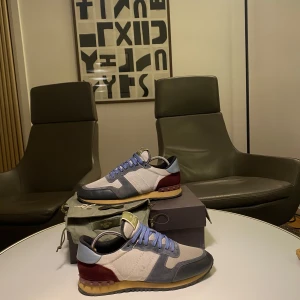 Valentino rockrunner - Ett par sjysta rockrunners i mycket fint skick. 