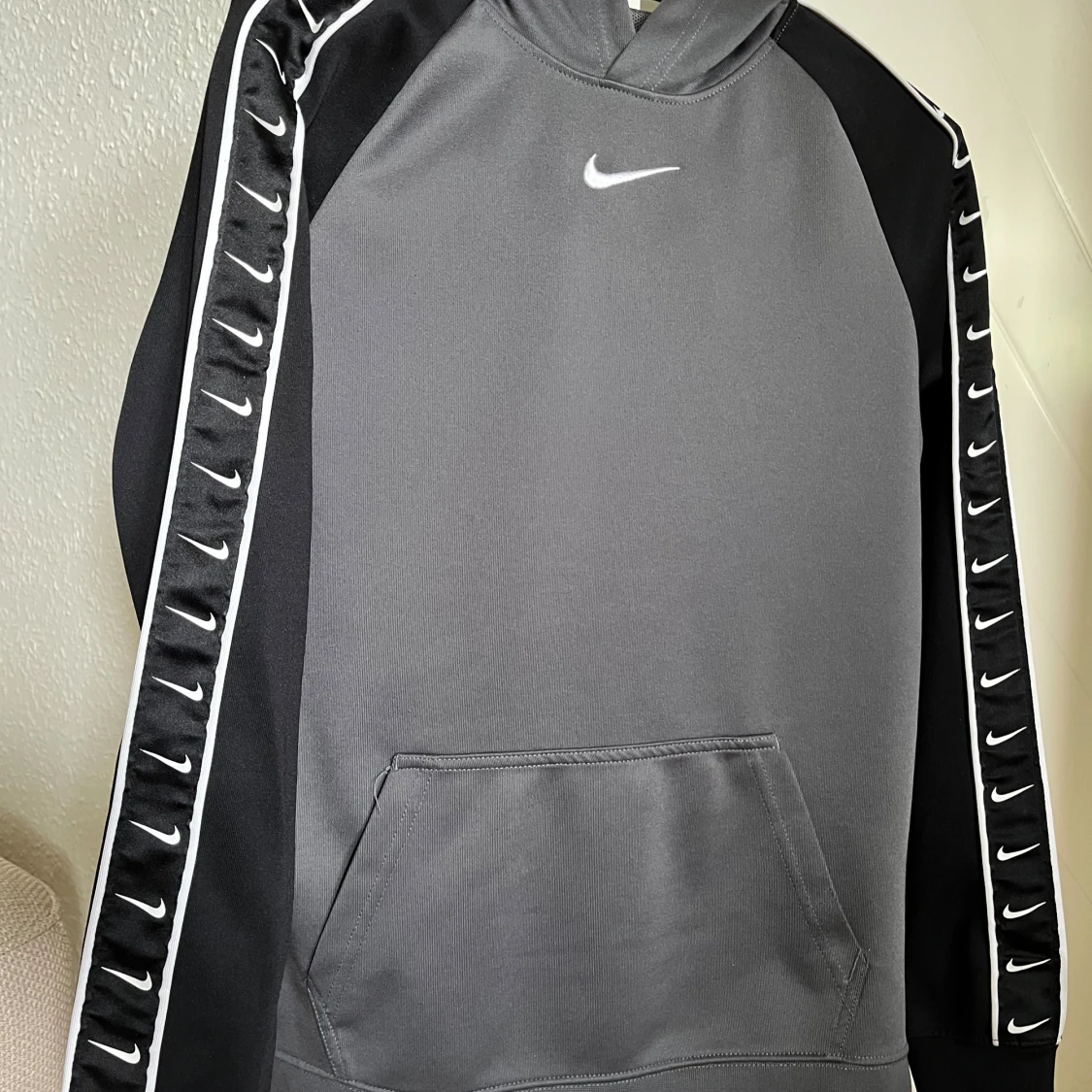 Grå och svart Nike hoodie XL