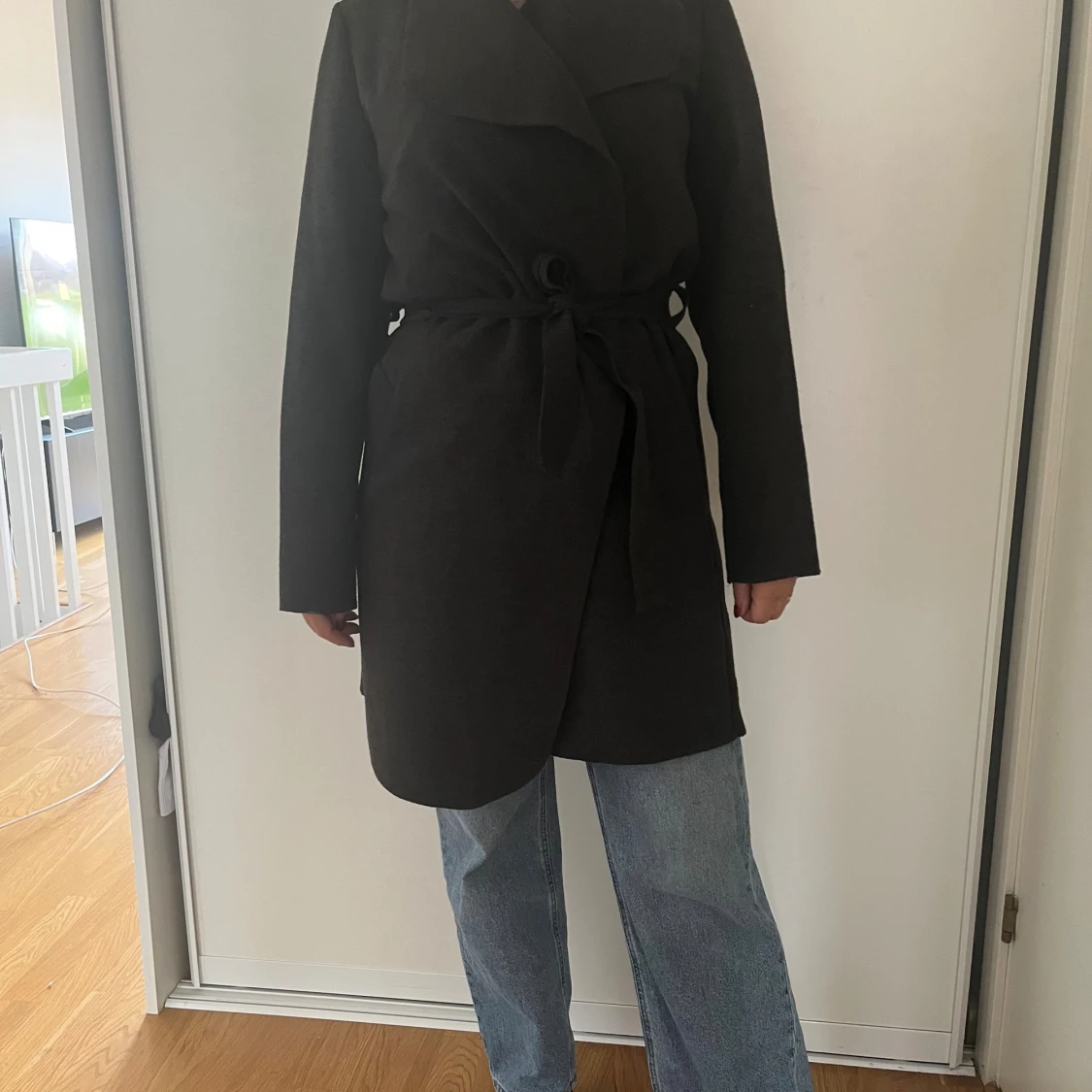 Mörkgrå kappa från Vila med bälte - 1