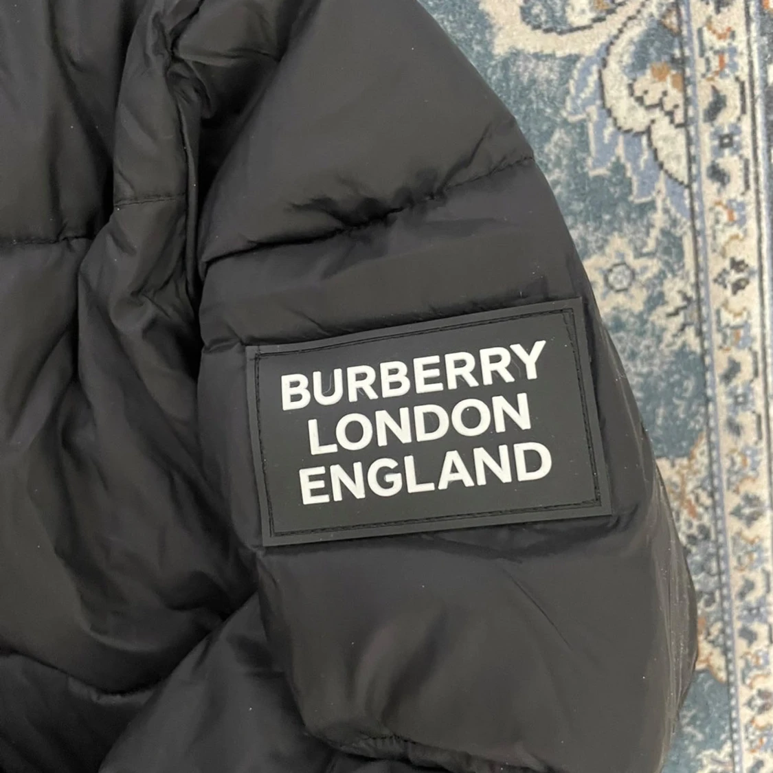 Svart pufferjacka från Burberry - 2