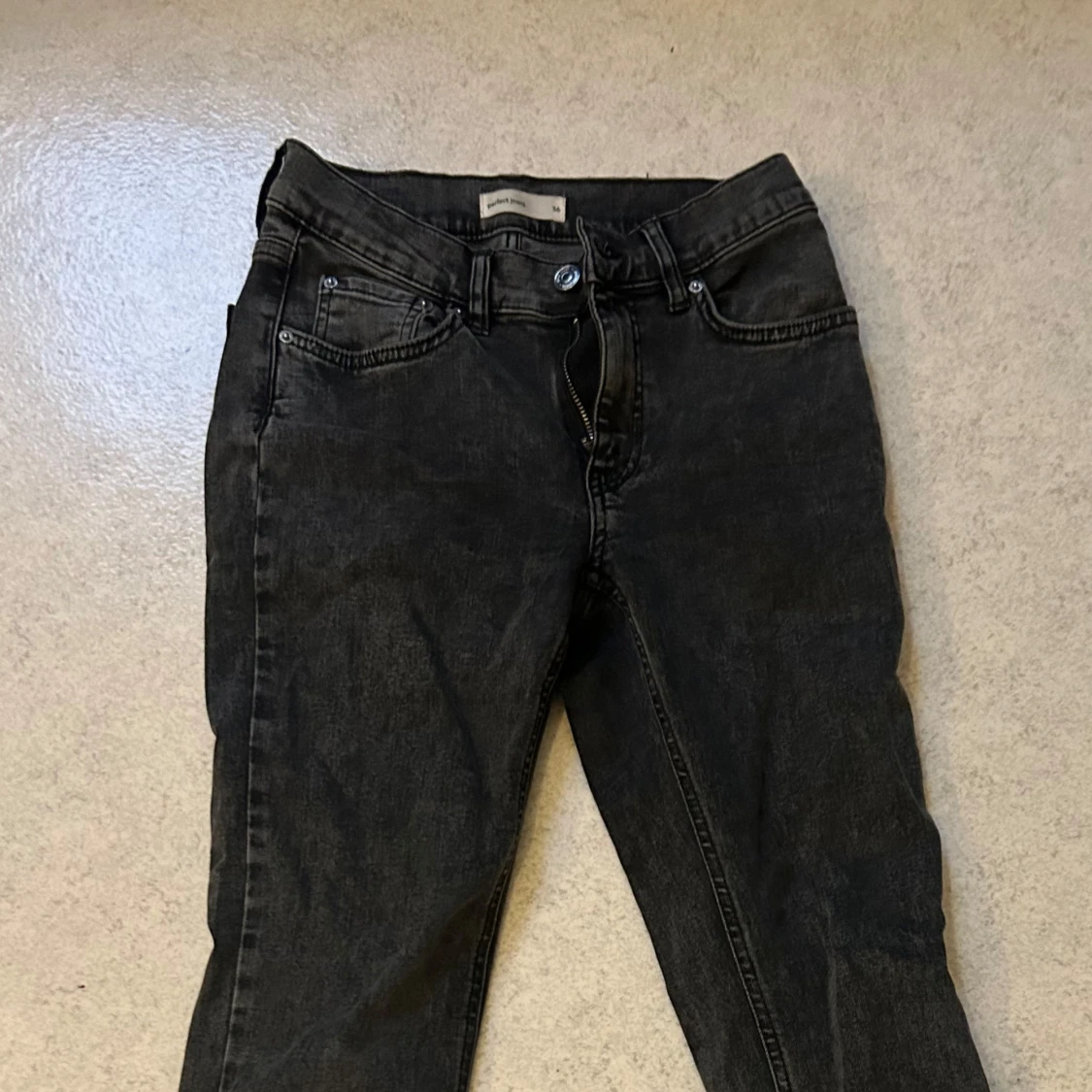Svarta bootcut jeans från Gina - 2