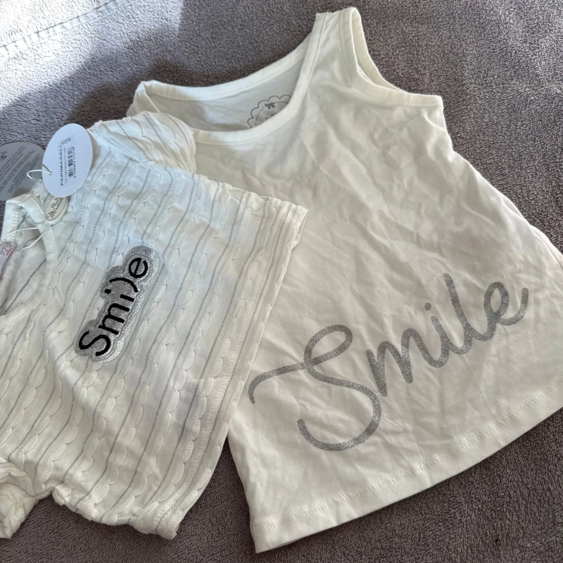 Vit topp och linne med Smile-tryck - 3