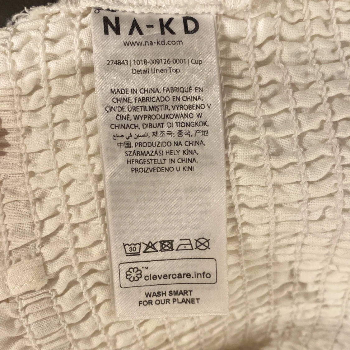 Vit linnetopp från NA-KD med kupdetalj - 3