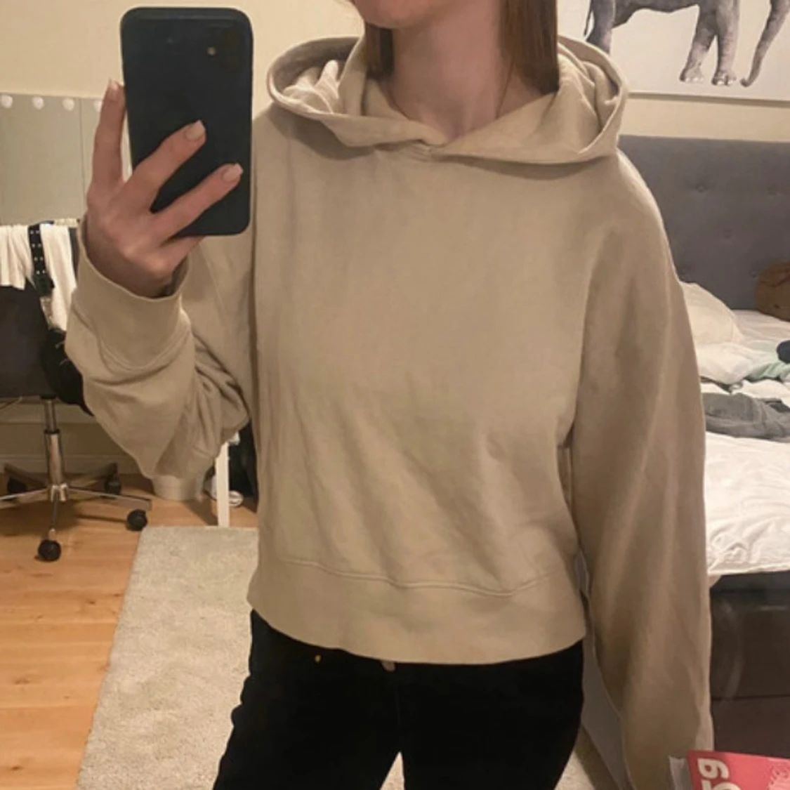 Beige hoodie med huva och lång ärm - 1