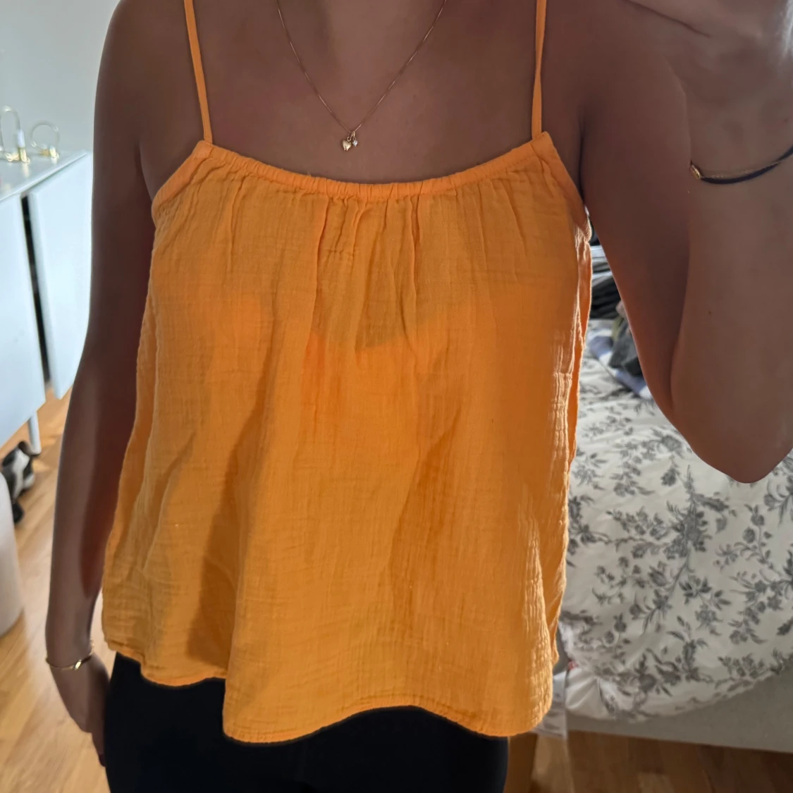 Orange linnetopp med tunna axelband - 1