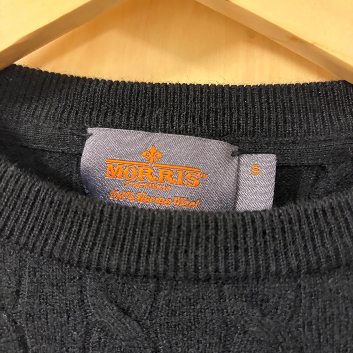 Svart kabelstickad tröja Morris S - 1