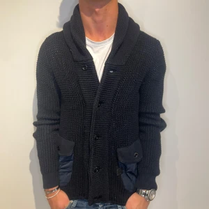 Cardigan - Extremt snygg cardigan | Strl - S | Skick - 10/10 | Nypris - ca 2200kr | Vid minsta lilla fundering är det bara att skriva!