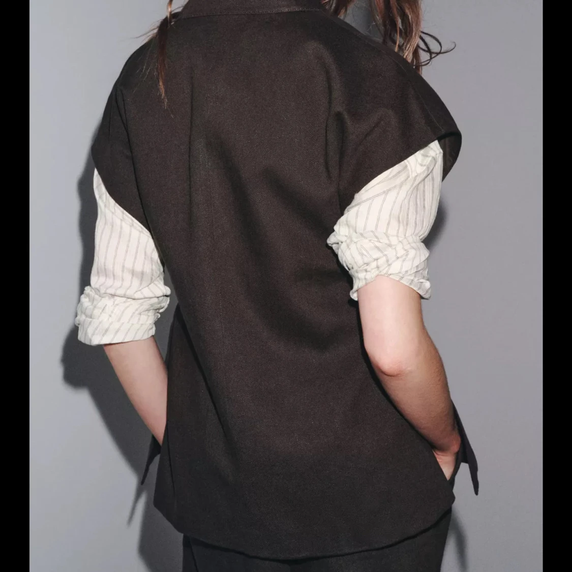 Mörkbrun väst med bälte från Zara - 3