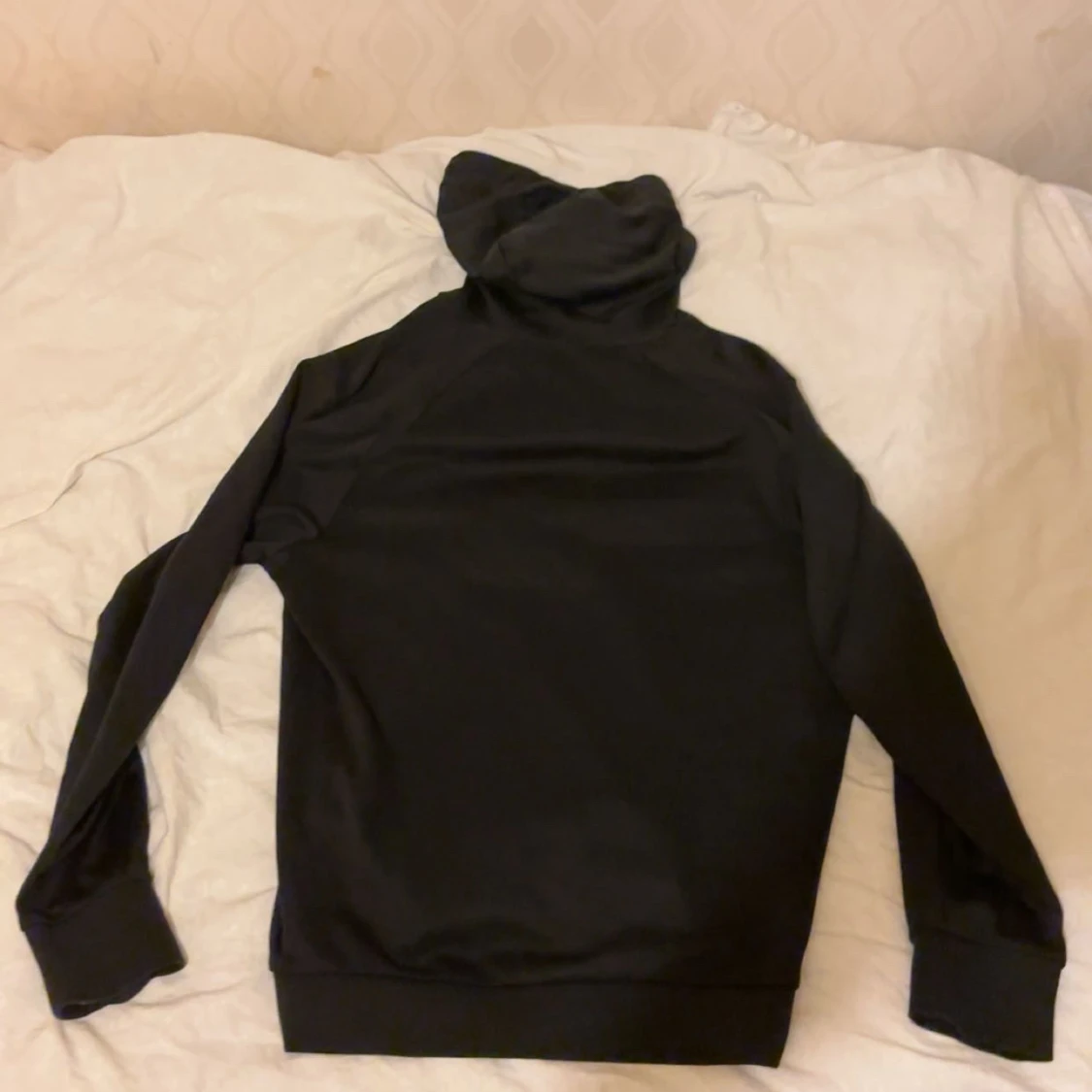 Svart hoodie från Hugo Boss - 1