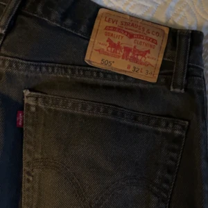 Levis 505 jeans - Bra skick, inga hål. Skriv privat om du vill ha mått på jeansen! 🙌