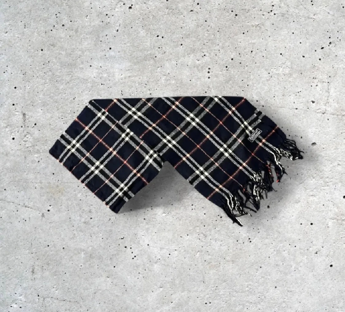 Mörkblå Burberry scarf