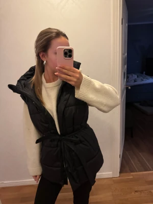 svart väst - jättefin och nästan aldrig använd!!