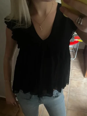 Söt zara blus - Zara blus som ej finns längre, avänd fåtal gånger!