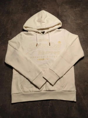 Superdry Hoddie - Jättebra skick inga fläckar eller nåt provade den själv och passar XS