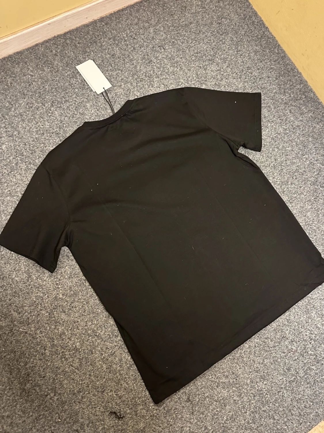 Svart t-shirt från Ami Paris med hjärtdetalj - 3