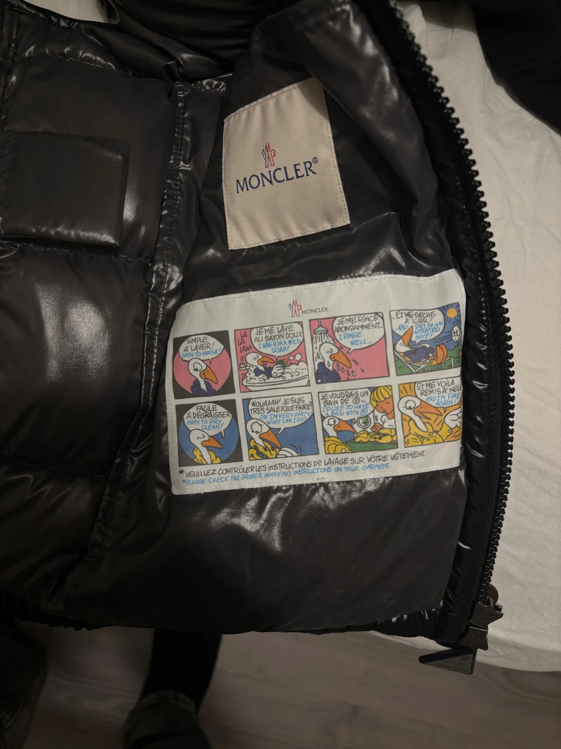 Svart dunväst från Moncler med huva - 4