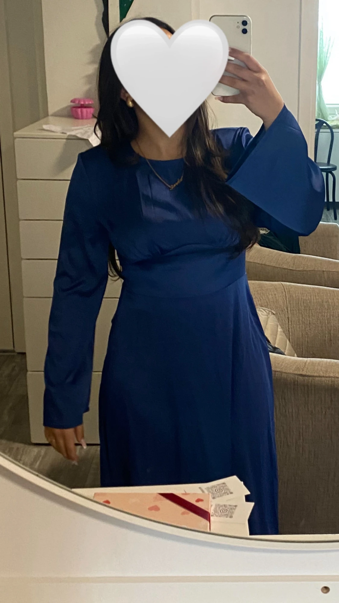 Marinblå långklänning med vida ärmar - 1