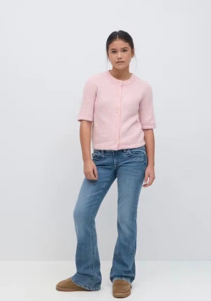 Blå bootcut jeans med låg midja - Snygga blå jeans med bootcut passform och låg midja. Jeansen har klassiska fem fickor och är tillverkade i ett mjukt denim-material. Perfekta för dig som gillar en avslappnad och trendig stil.