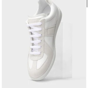 Söker dessa  - Söker dessa i bra skick i 42/43 för ett rimligt pris. Kan också byta mot lanvin cap toe mörkblå i 42