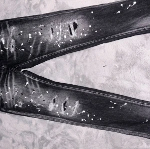 Dsquared2 jeans - Svarta dsq2 jeans med vit o svart färg och slitningar, riktigt snygga.