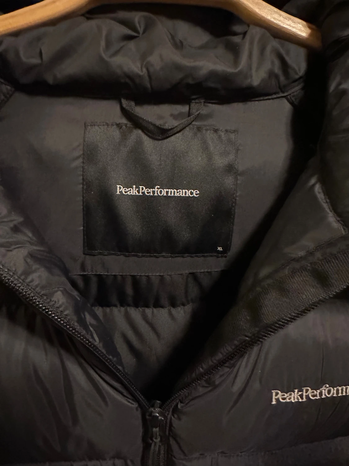 Svart dunjacka Peak Performance XL - 2