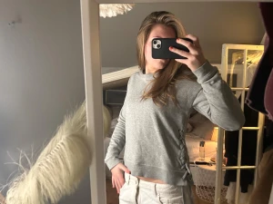 Tröja med knytning - Jättecool tröja med knytning🥰🥰