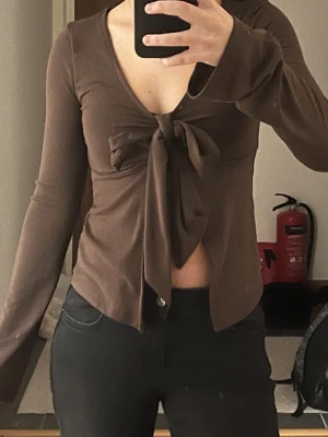 Topp från Gina Tricot - Snygg topp från Gina Tricot💕 Storlek XXS.