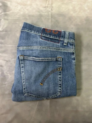 Dondup Jeans ”Ritchie” | W32, passar även mindre - Säljer ett par riktigt snygga jeans från Dondup i den eftertraktade modellen ”Ritchie” | W32, fits 31 | Riktigt bra skick | Bara att höra av sig vid intresse!⭐️
