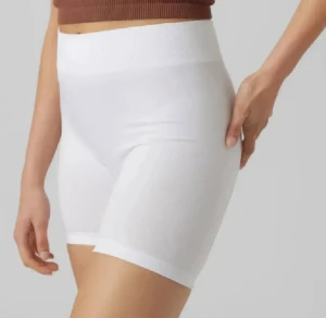 Vita cykelbyxor - Perfekta att ha under kjol eller klänning👌