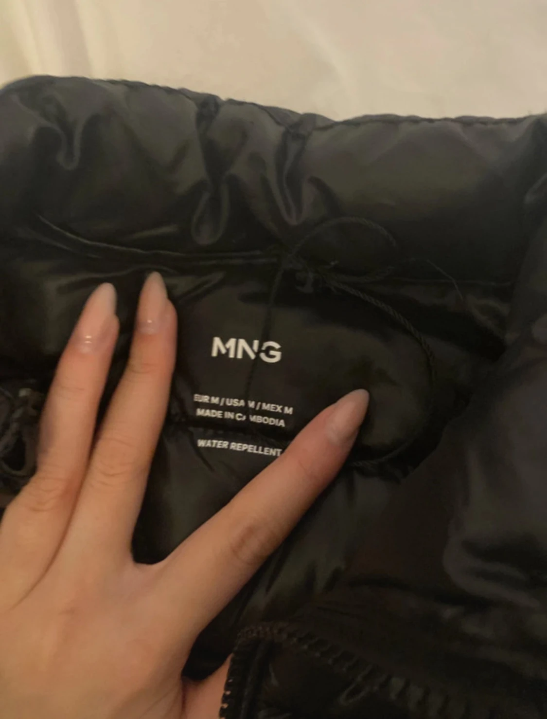 Svart pufferjacka med dragkedja - 4