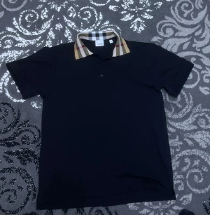 Burberry Skjorta  - Helt ny burberry skjorta, aldrig använd, 1-3 dagars leveranstid, skickas samma dag om den köps innan 20:00