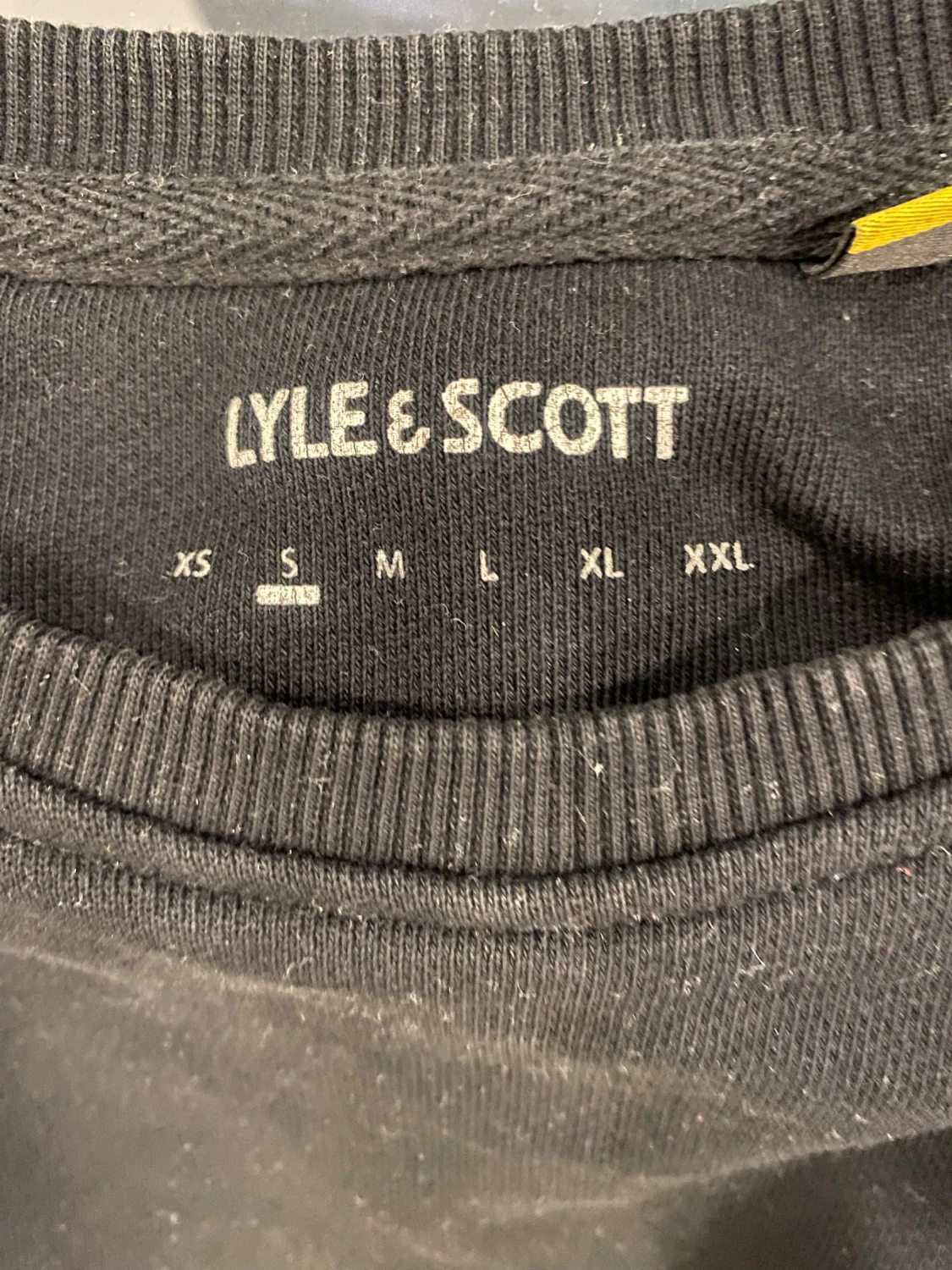 Svart Lyle & Scott sweatshirt S - 2