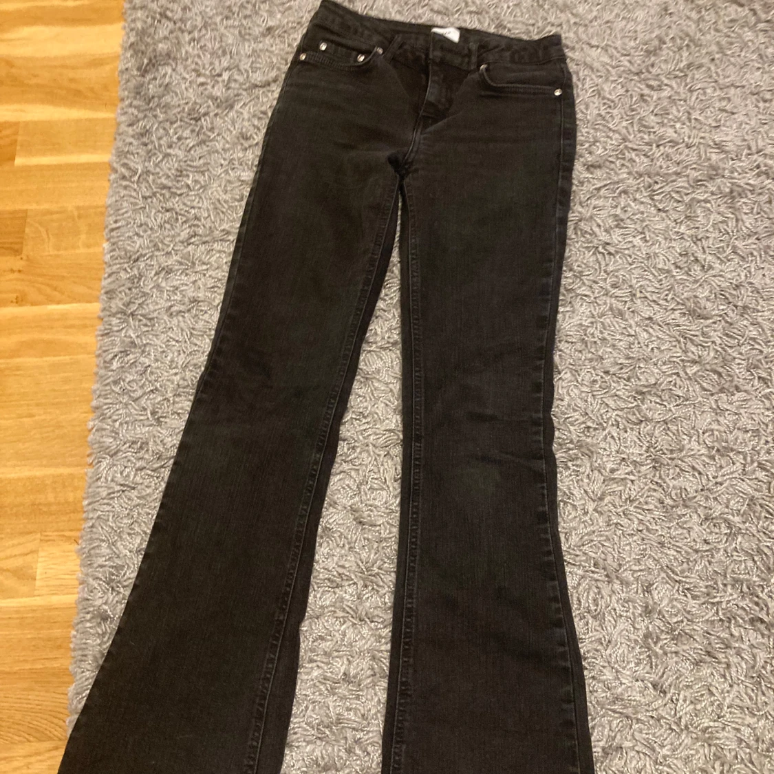Svarta bootcut jeans - 1
