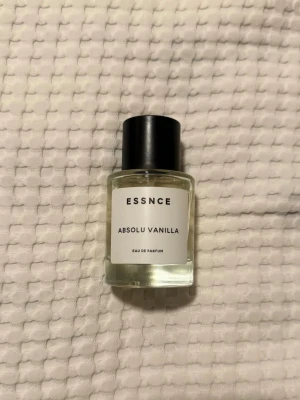 Essnce Absolu Vanilla - Säljer denna goda parfym från Essnce, använd fåtal gånger
