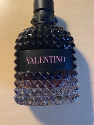 Valentino born in roma 100ml - 100ml ca 80% full flaska