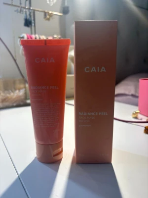 CAIA face mask - Säljer denna ansiktsmask från Caia! Funkar jättebra men säljer då jag inte använder den, har använt den ca 3 gngr tror jag😙 skriv för frågor🥰