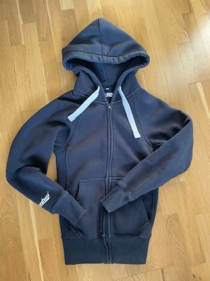 Russemerch hood zip - Jätte bra skick, den tvättas såklart innan skick!! ❤️❤️