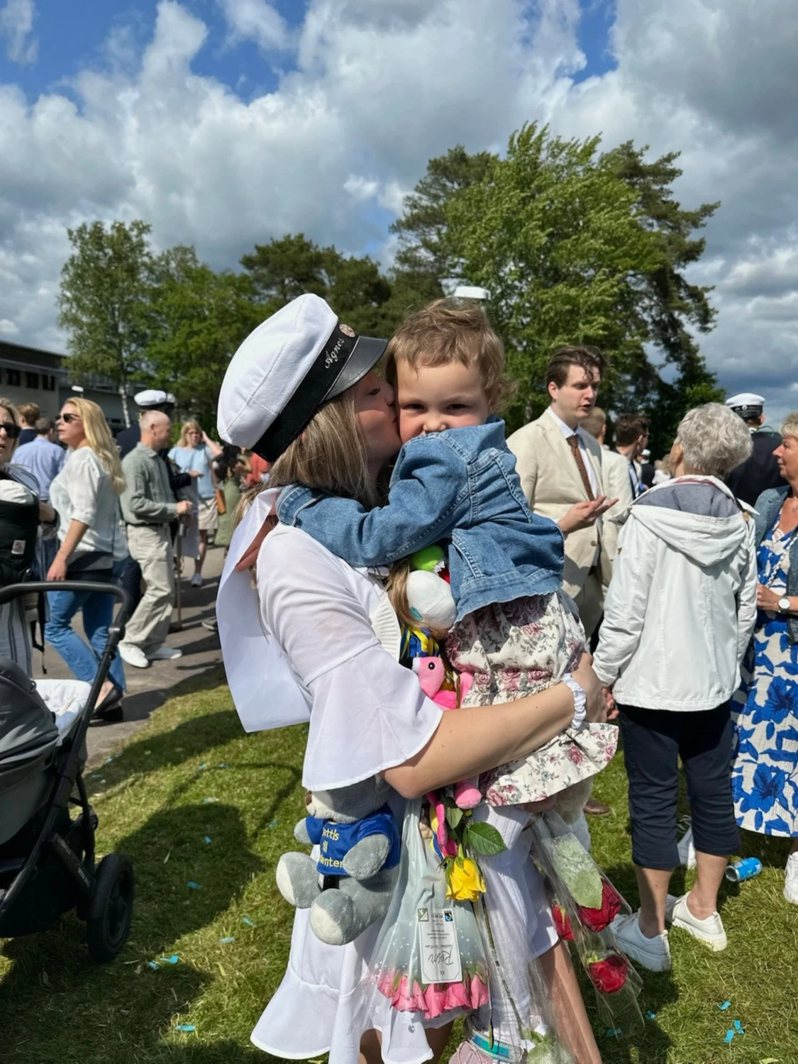 Vit studentklänning med volang - 4