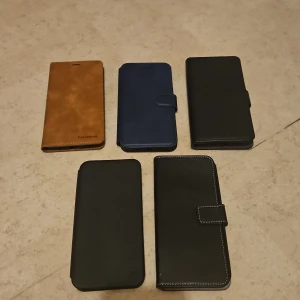 Mobilskal - Mobilskal för iPhone 13 pro max. Kan välja att köpa en eller flera av de på bilden. Ett skal kostar 50kr. Skicka dm för info eller mer detaljerade bilder.