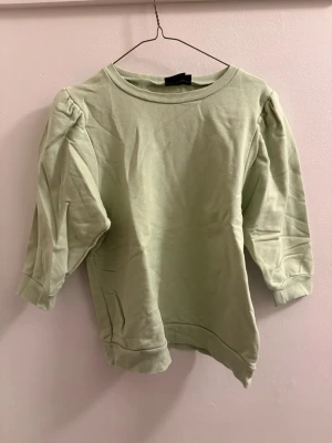 Grön tröja  - Grön tröja