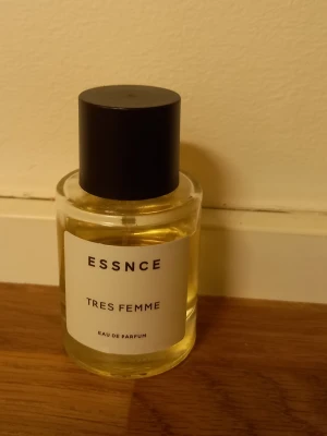 ESSNCE Tres Femme EdP - Se bild hur mycket använt 