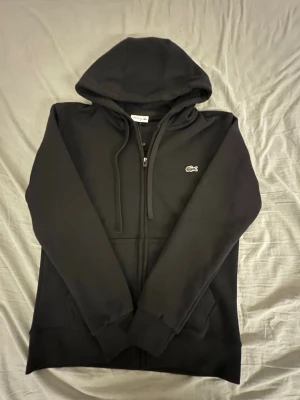 Lacoste hoodie - This hoodie is a very varm and comfy hoodie perfect for winter 