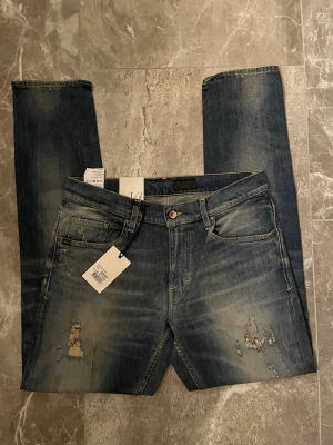 Tiger of Sweden jeans nya - Helt nya tiger of Sweden jeans. W30 l32. Tveka inte på att höra av dig vid frågor. Billigare desto fler du köper. 