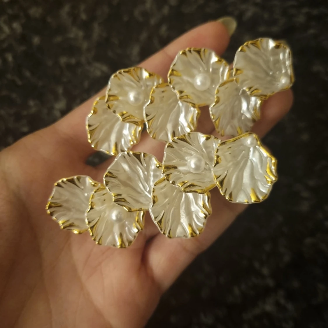 Ett par hårspänne i pärlemor och guld - 3