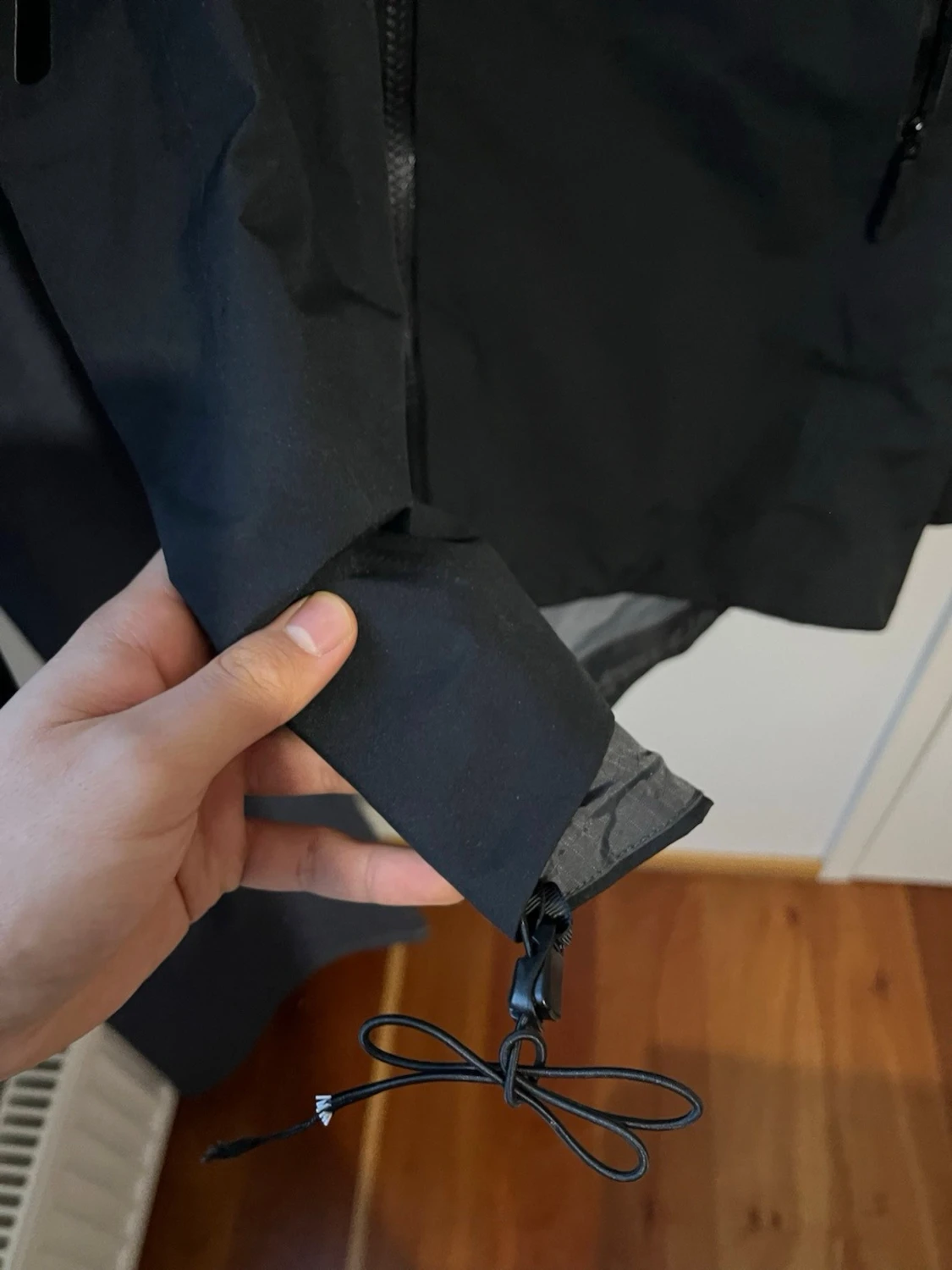 Svart vindjacka från Arc'teryx - 5