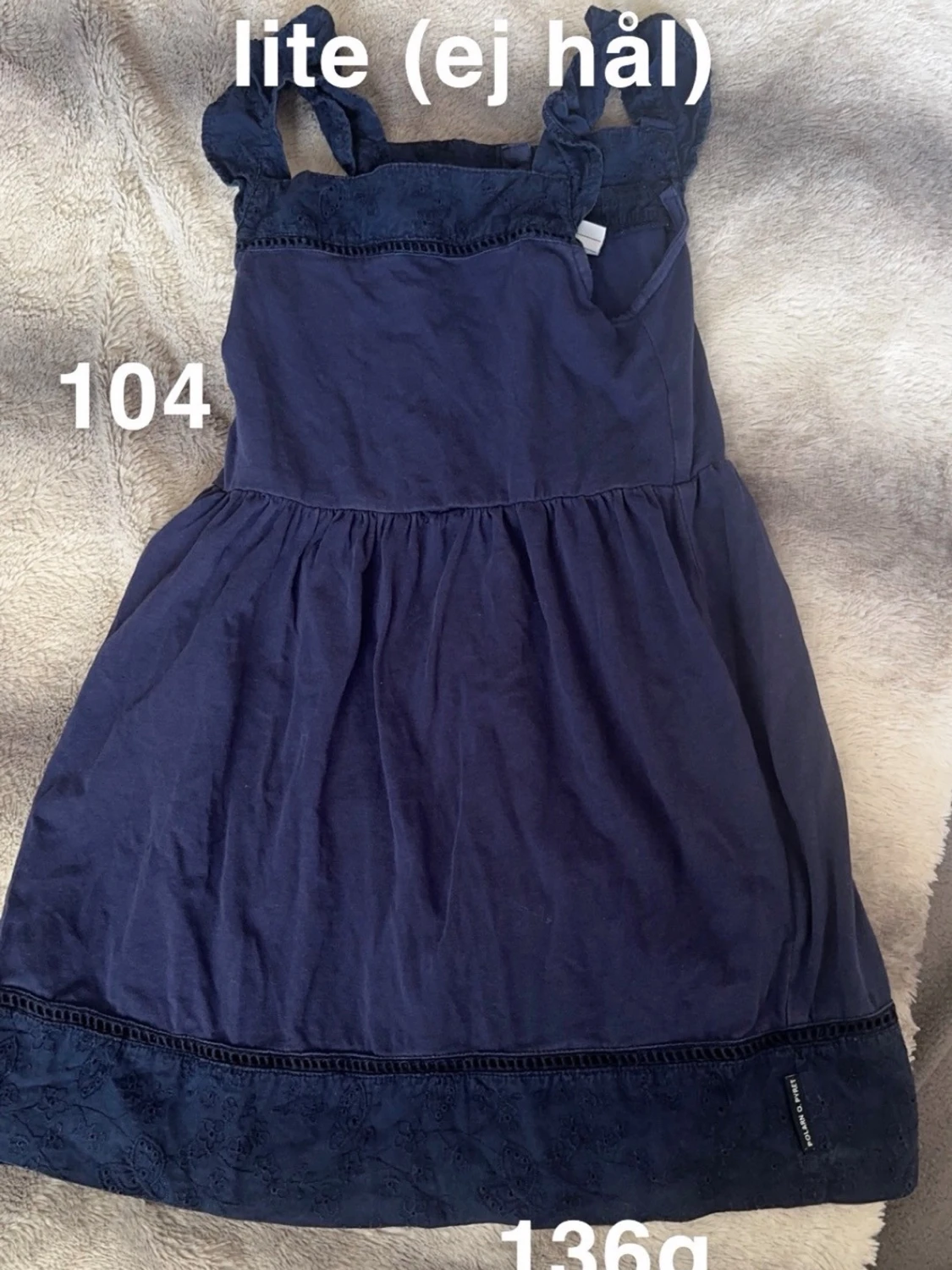 Mörkblå ärmlös klänning