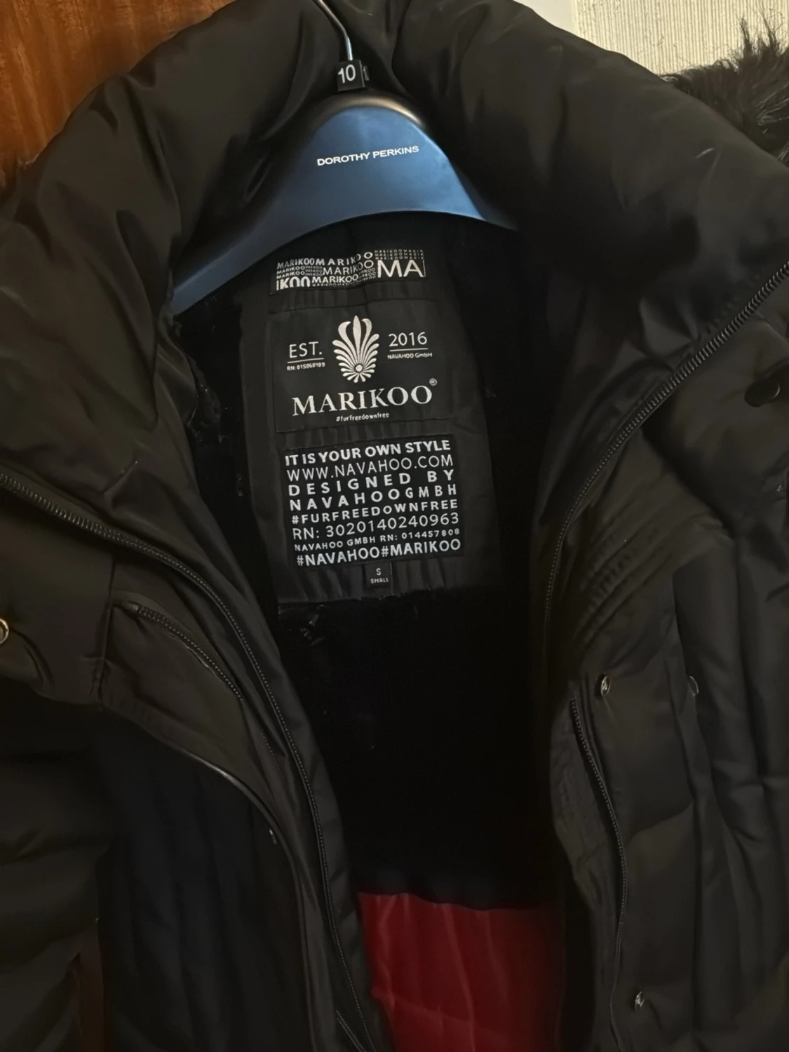 Svart lång pufferjacka från Marikoo - 4