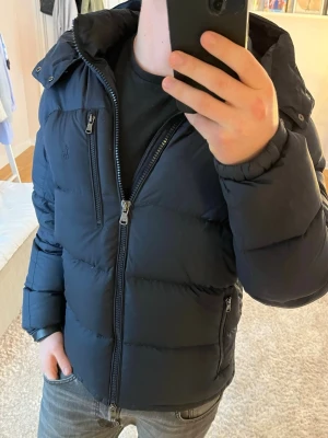 Ralph Lauren puffer jacket  - Ralph Lauren jacka | Mycket bra skick | Size - M | Pris 2999 | Hör av dig vid minsta fråga eller fundering📩