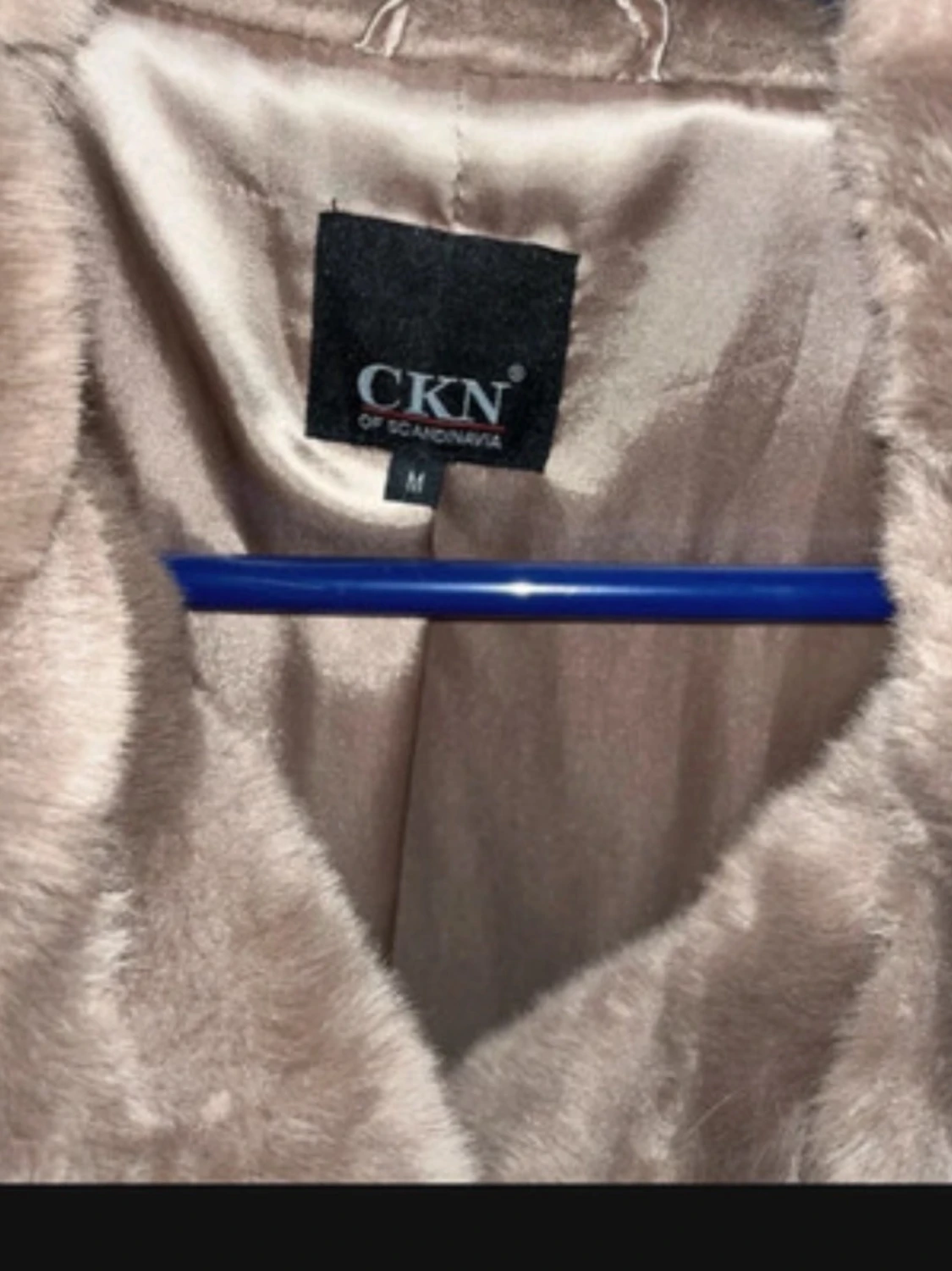 Beige pälsjacka från CKN Scandinavia - 2