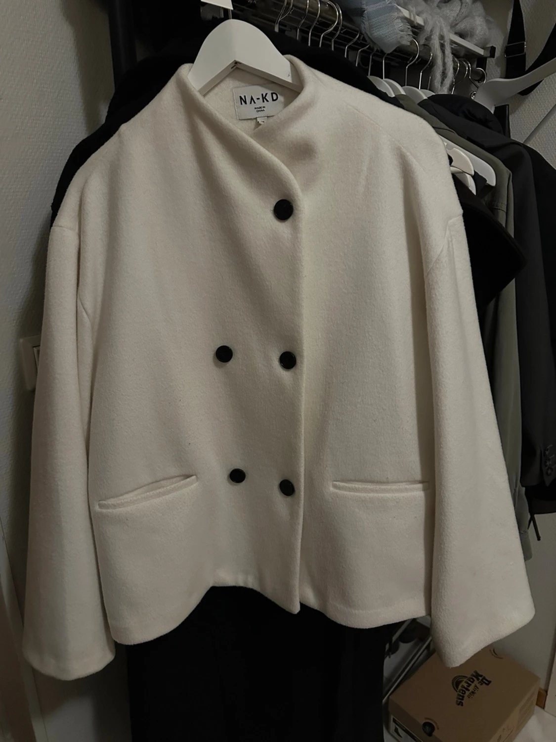 Vit ullkavaj från NA-KD - 1